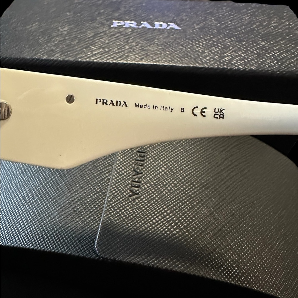 🔥 PRADA White Cat-Eye Sunglasses - Picture 12 of 16